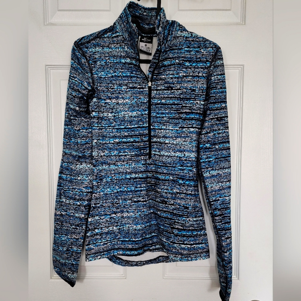 Brand new, no tags, active top NIKE size XS